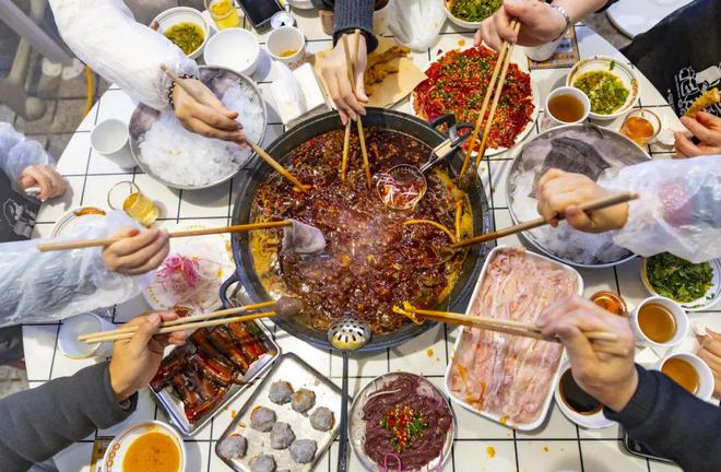 重庆火锅“涮出”3千亿大市场麻将胡了试玩模拟器热辣滚烫！(图5)