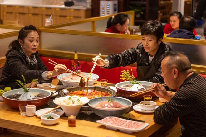 重庆火锅“涮出”3千亿大市场麻将胡了试玩模拟器热辣滚烫！(图4)