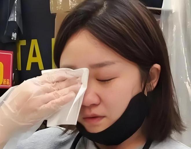 妈妈近况曝光！摆摊卖甜品想踏出重生第一步麻将胡了试玩网站免费“重庆姐弟坠亡案”(图4)