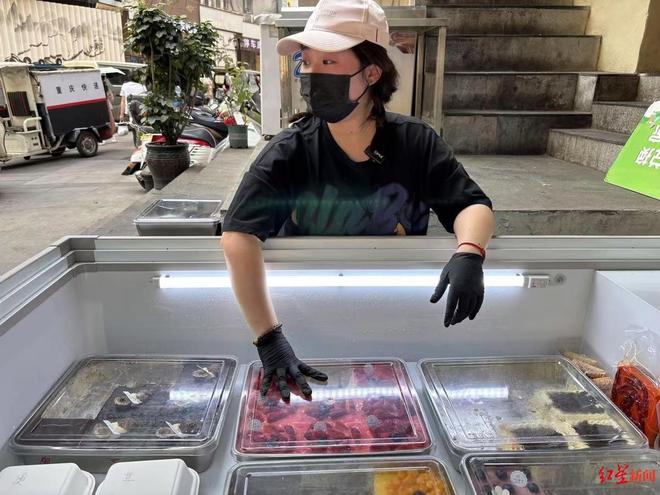 妈妈近况曝光！摆摊卖甜品想踏出重生第一步麻将胡了试玩网站免费“重庆姐弟坠亡案”(图10)